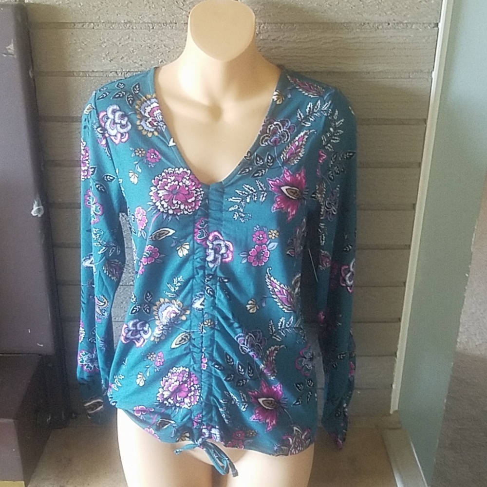 Beautiful floral top! Never worn!